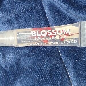 Blossom Moisturizing Lip Gloss Caramel Apple Flavor